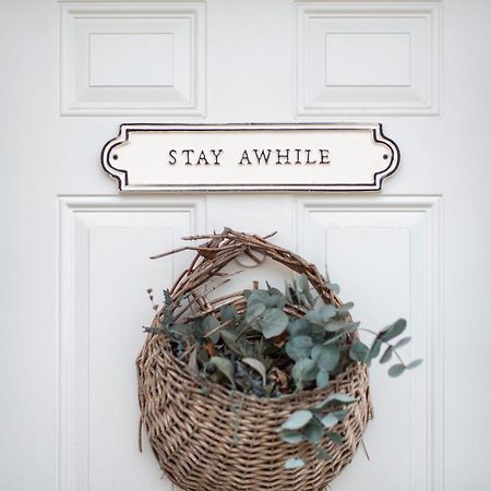 Le Petit Guesthouse -King Bed Walk To Whitworth Nine Mile Falls Екстер'єр фото