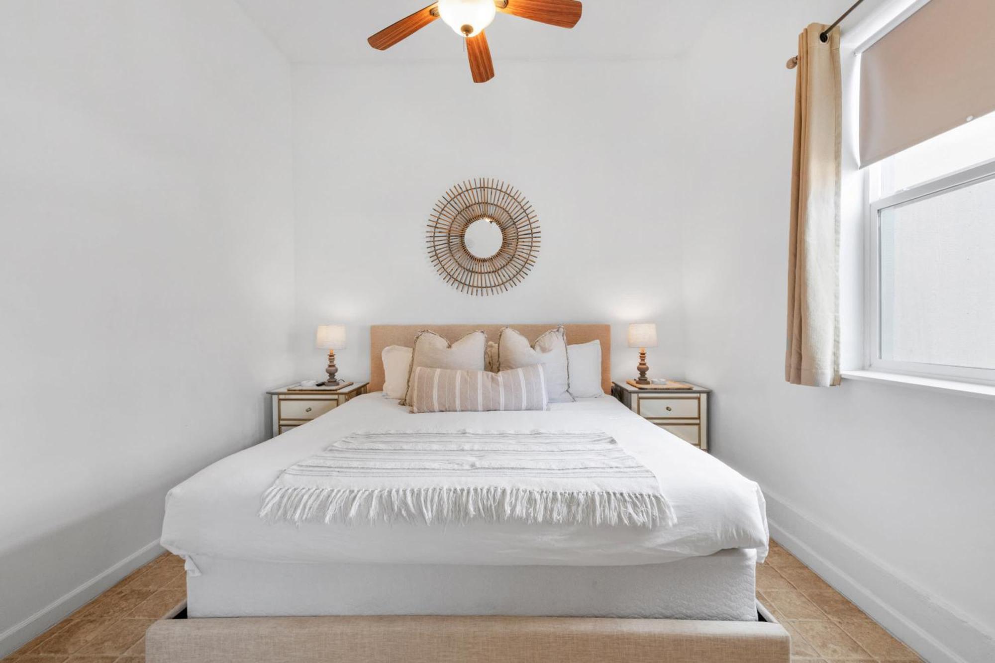 Le Petit Guesthouse -King Bed Walk To Whitworth Nine Mile Falls Екстер'єр фото