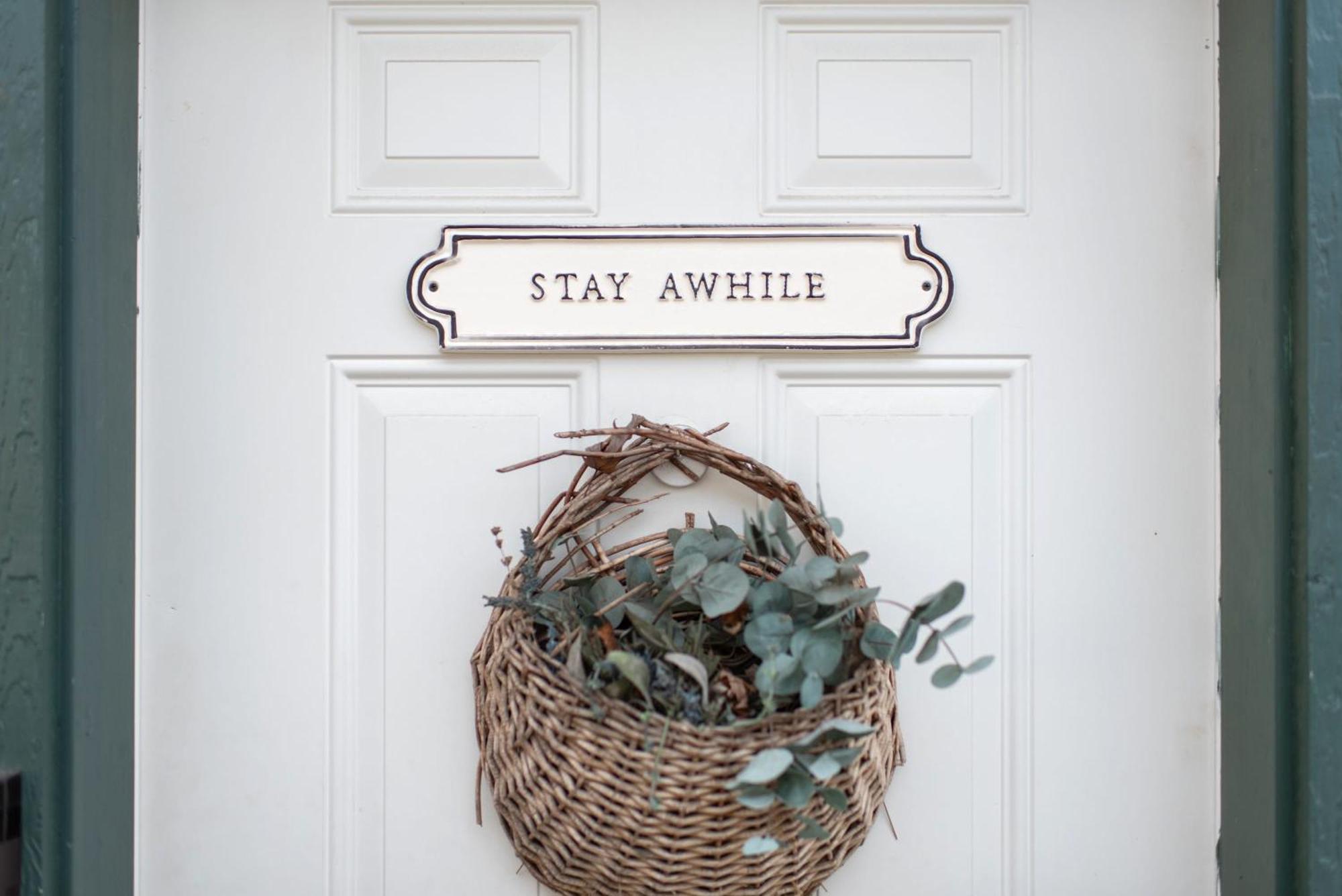 Le Petit Guesthouse -King Bed Walk To Whitworth Nine Mile Falls Екстер'єр фото